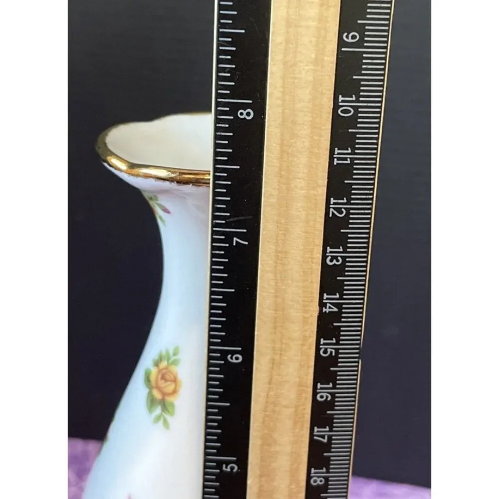 Royal Albert Bone China‎ Old Country Roses 7.5 Inches Bud Vase England 1962